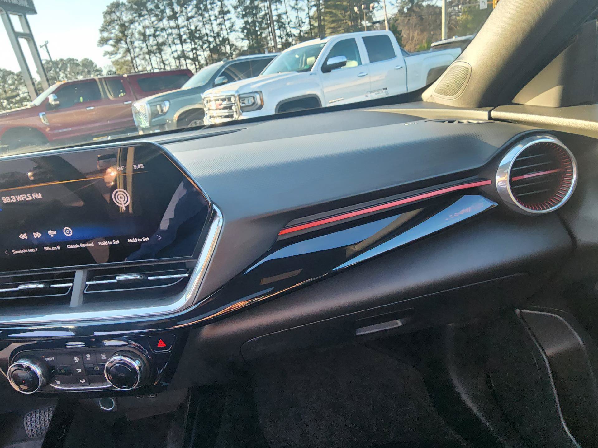 Used 2025 Chevrolet Trax RS w/ Sunroof Package FWD image 18