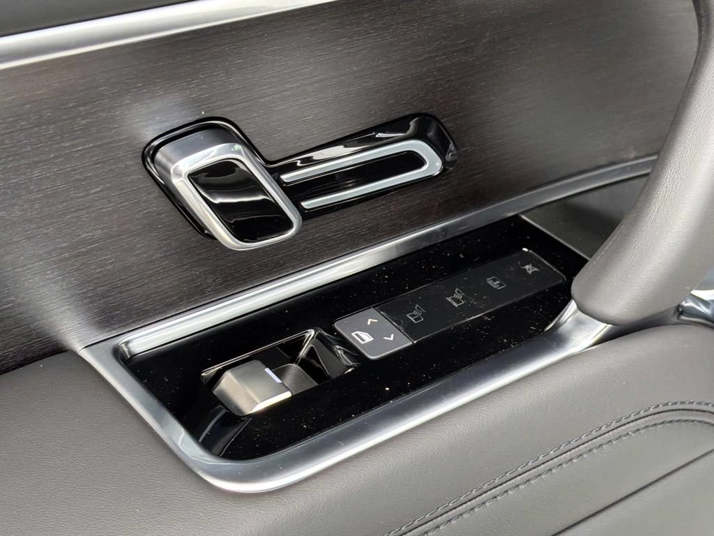 New 2026 Land Rover Range Rover SE AWD/4WD image 12