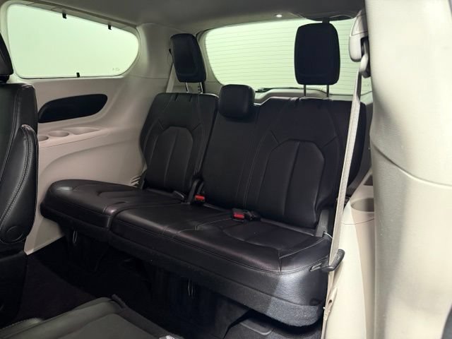 Used 2022 Chrysler Pacifica Touring-L FWD image 26