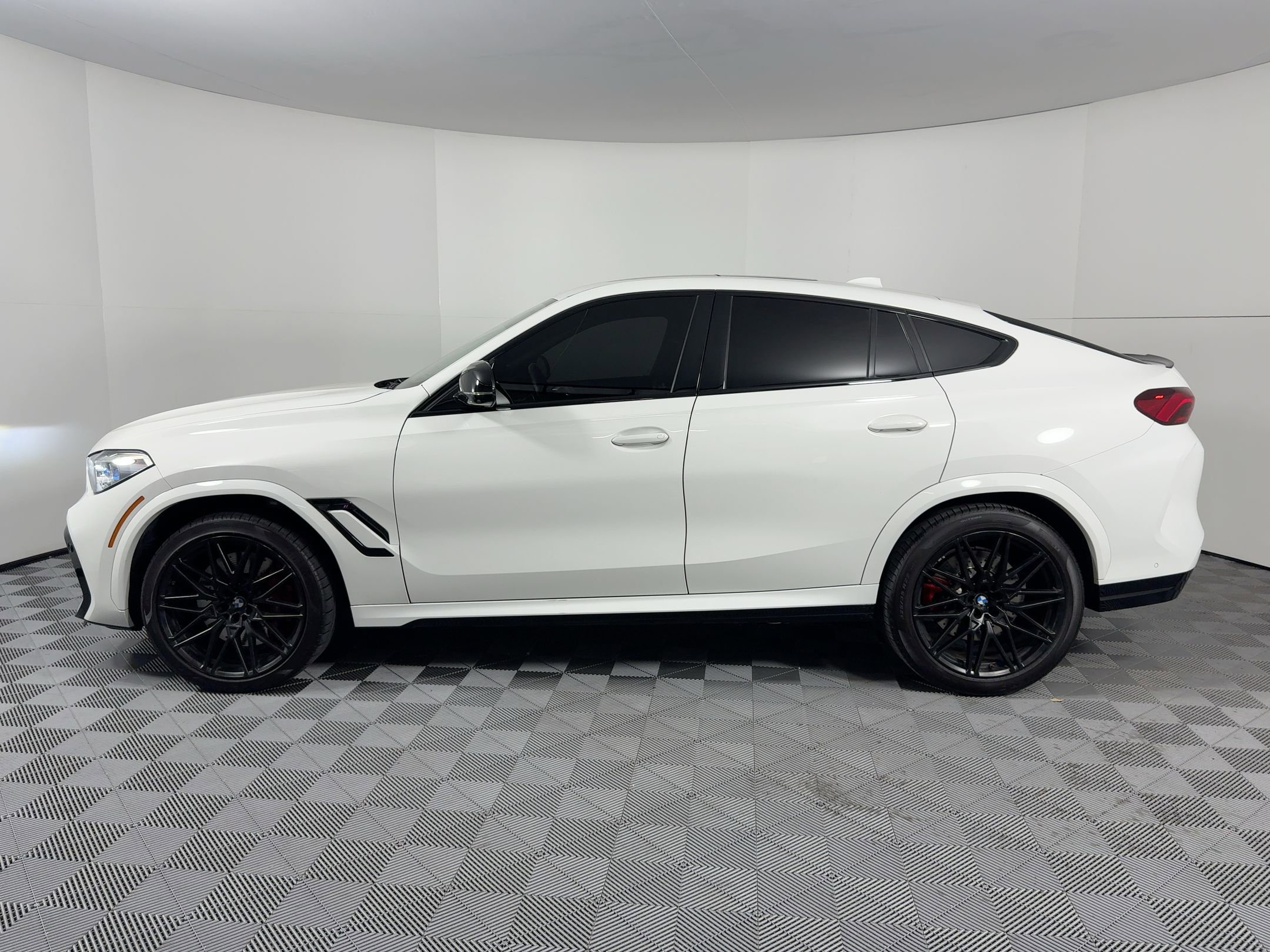 Used 2021 BMW X6 M w/ Competition Package image 2