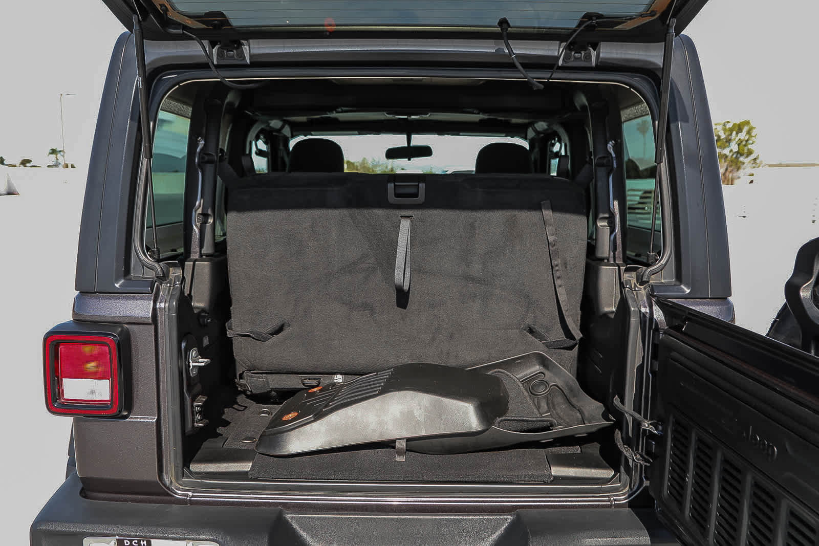 Used 2022 Jeep Wrangler Sport image 26