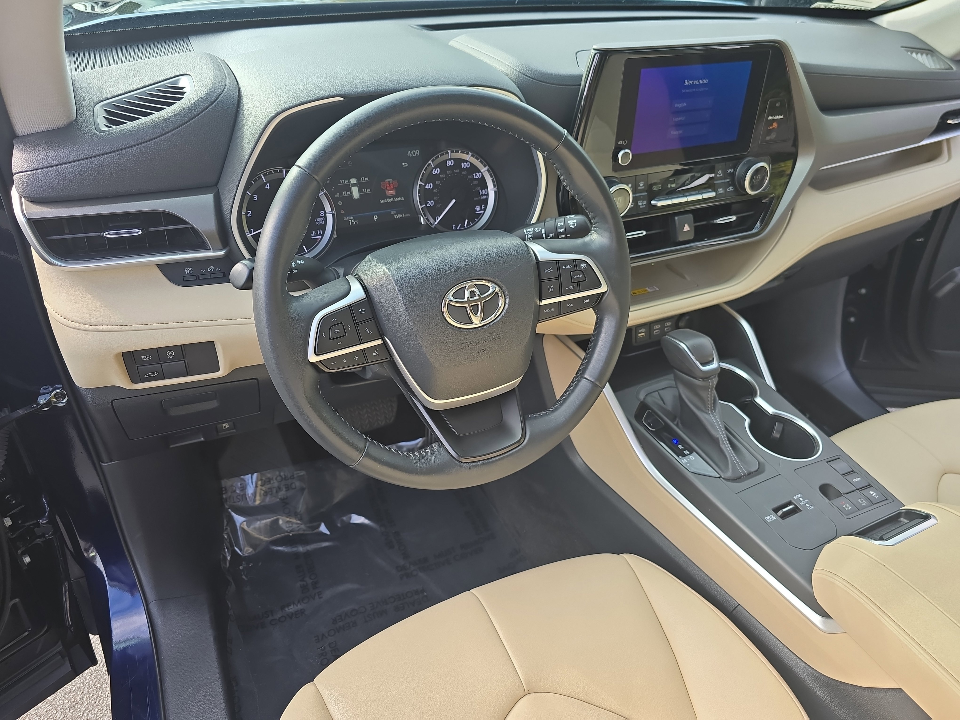 Used 2023 Toyota Highlander XLE image 17
