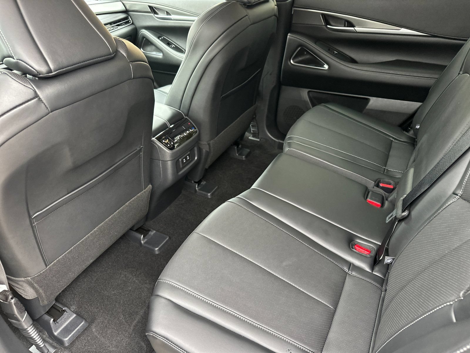 Used 2026 INFINITI QX60 Luxe w/ Cargo Package FWD image 16