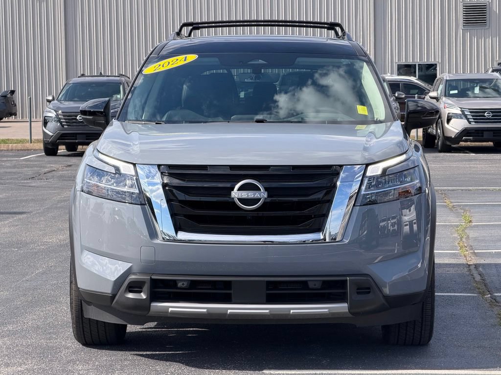 Used 2024 Nissan Pathfinder Platinum w/ Cargo Package AWD/4WD image 10