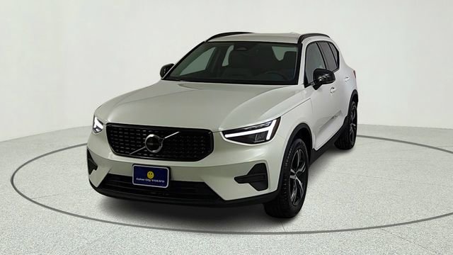 New 2026 Volvo XC40 B5 Core w/ Climate Package AWD/4WD image 2