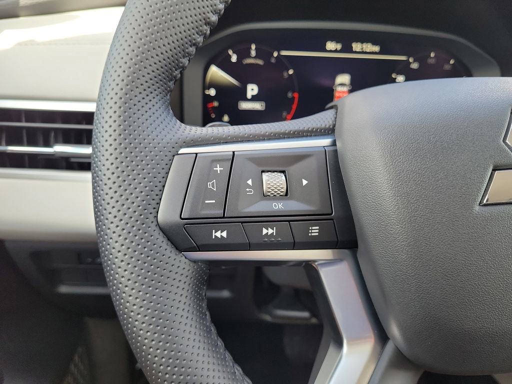 New 2025 Mitsubishi Outlander SE image 14