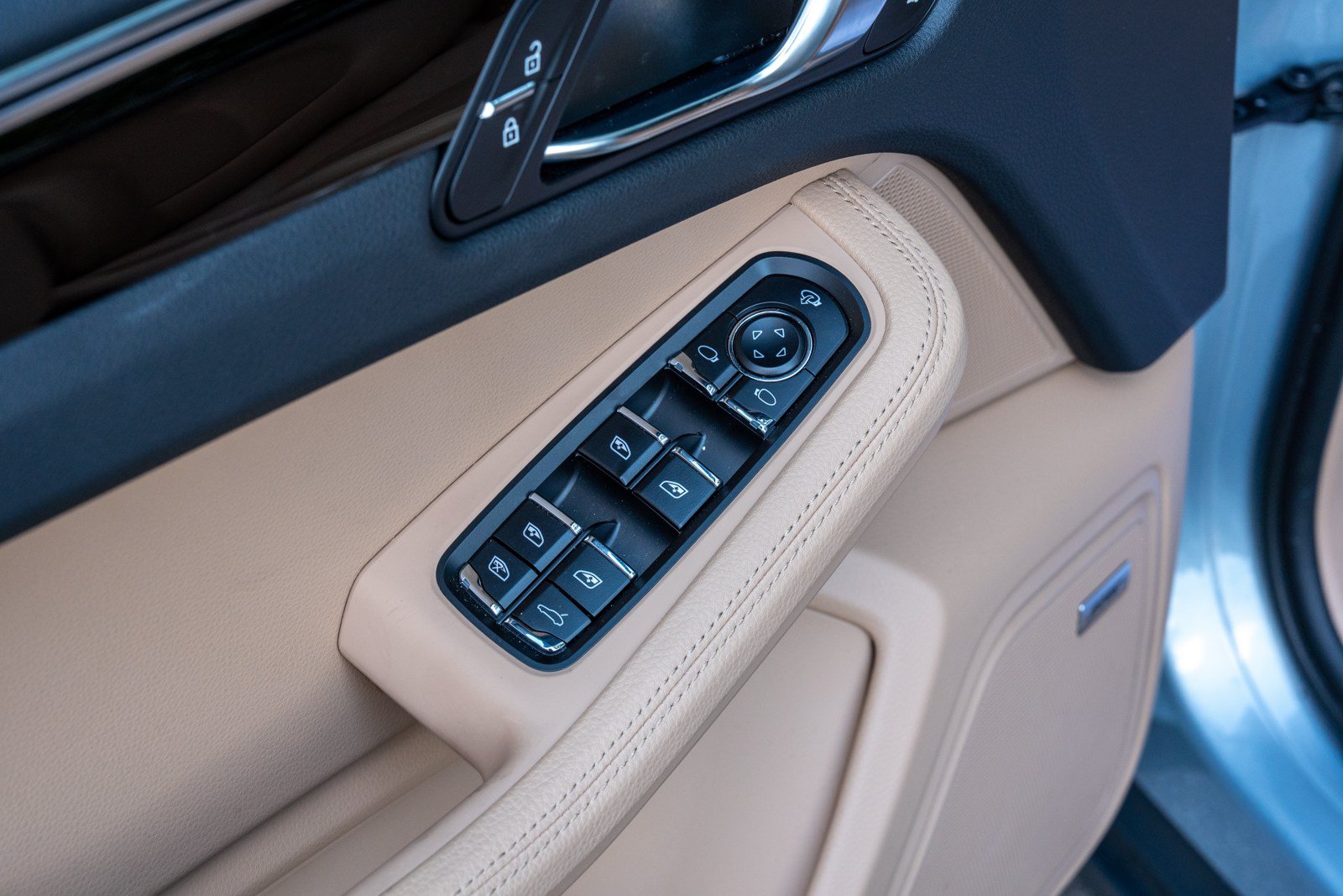 Certified 2026 Porsche Macan AWD/4WD image 21