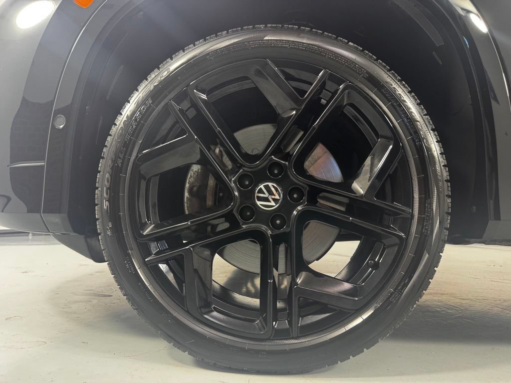 Used 2025 Volkswagen Tiguan SE R-Line AWD/4WD image 9