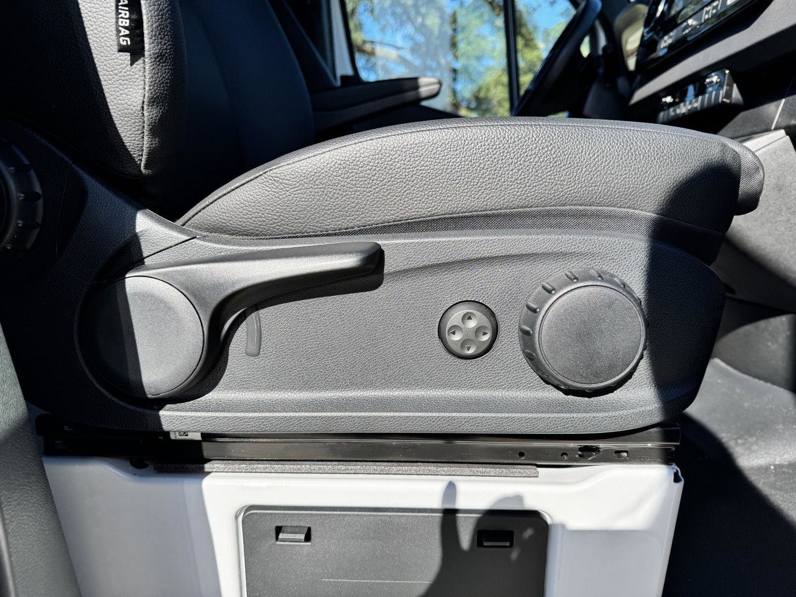 Used 2025 Mercedes-Benz Sprinter 2500 image 31