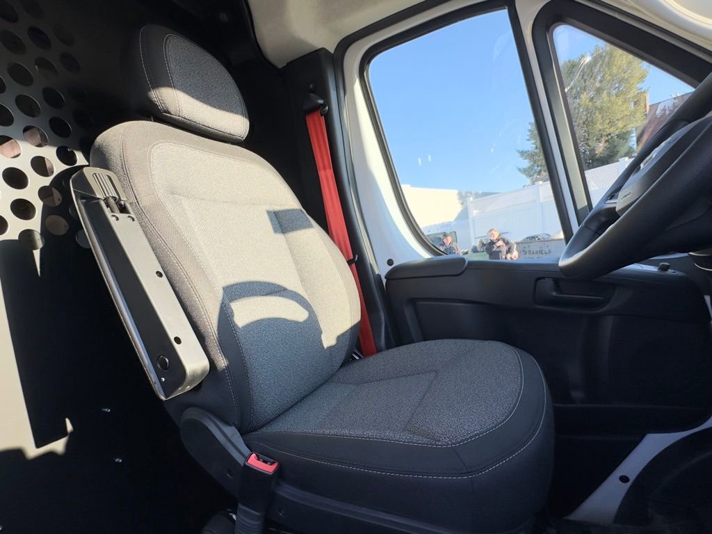 Used 2025 RAM ProMaster 2500 w/ Premium Convenience Group FWD image 19
