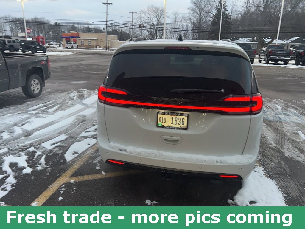 Used 2024 Chrysler Pacifica Touring-L w/ Road Tripper Package image 3
