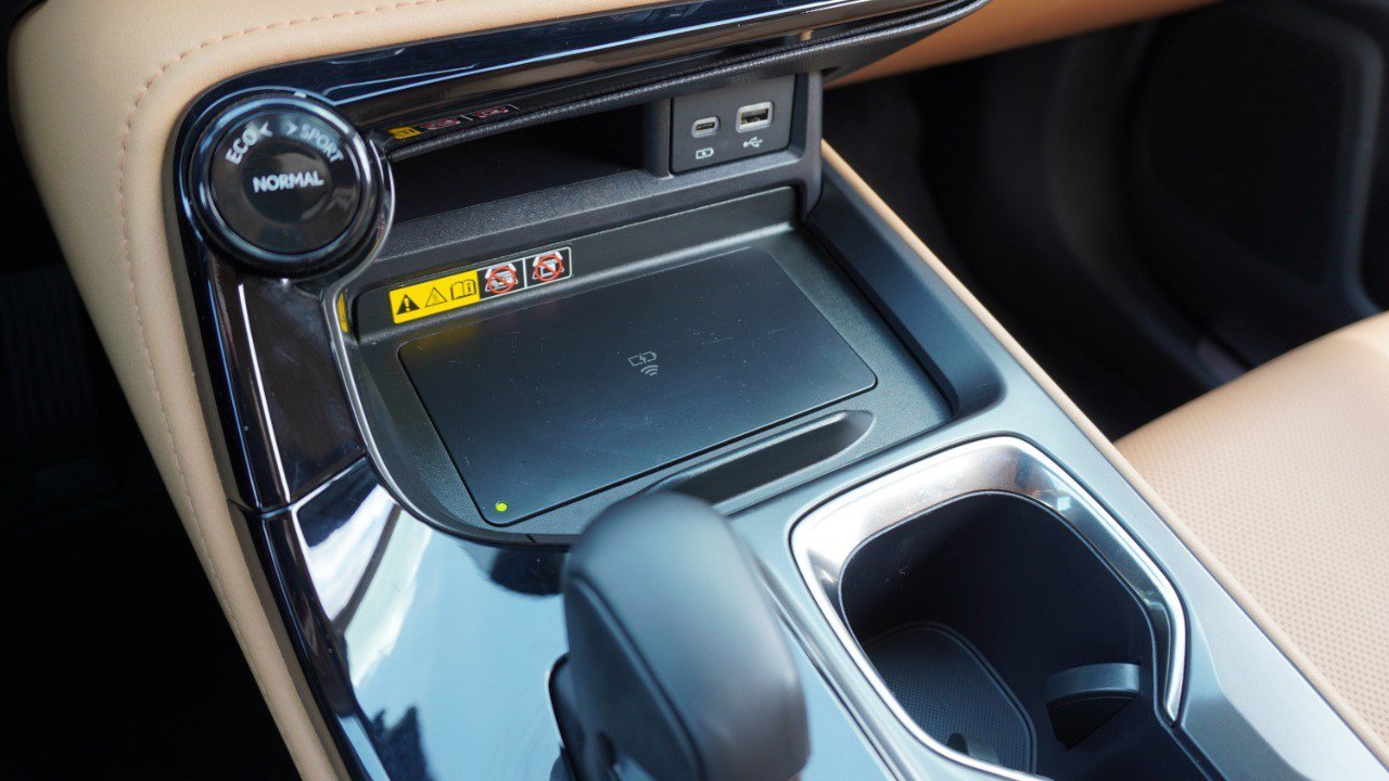 Used 2025 Lexus NX 250 FWD w/ Towing Package (2000 Lbs) image 19