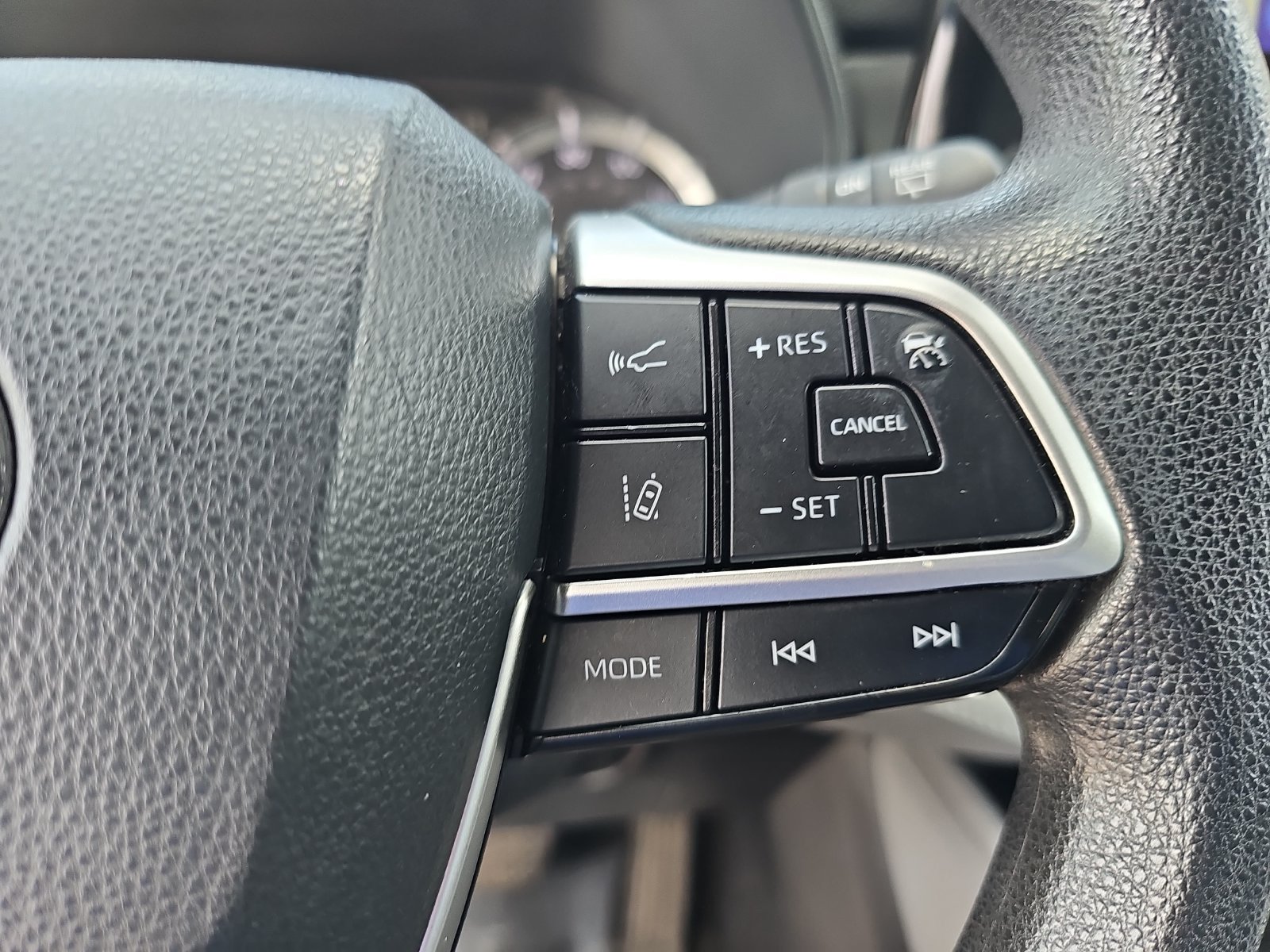 Used 2023 Toyota Highlander L FWD image 18