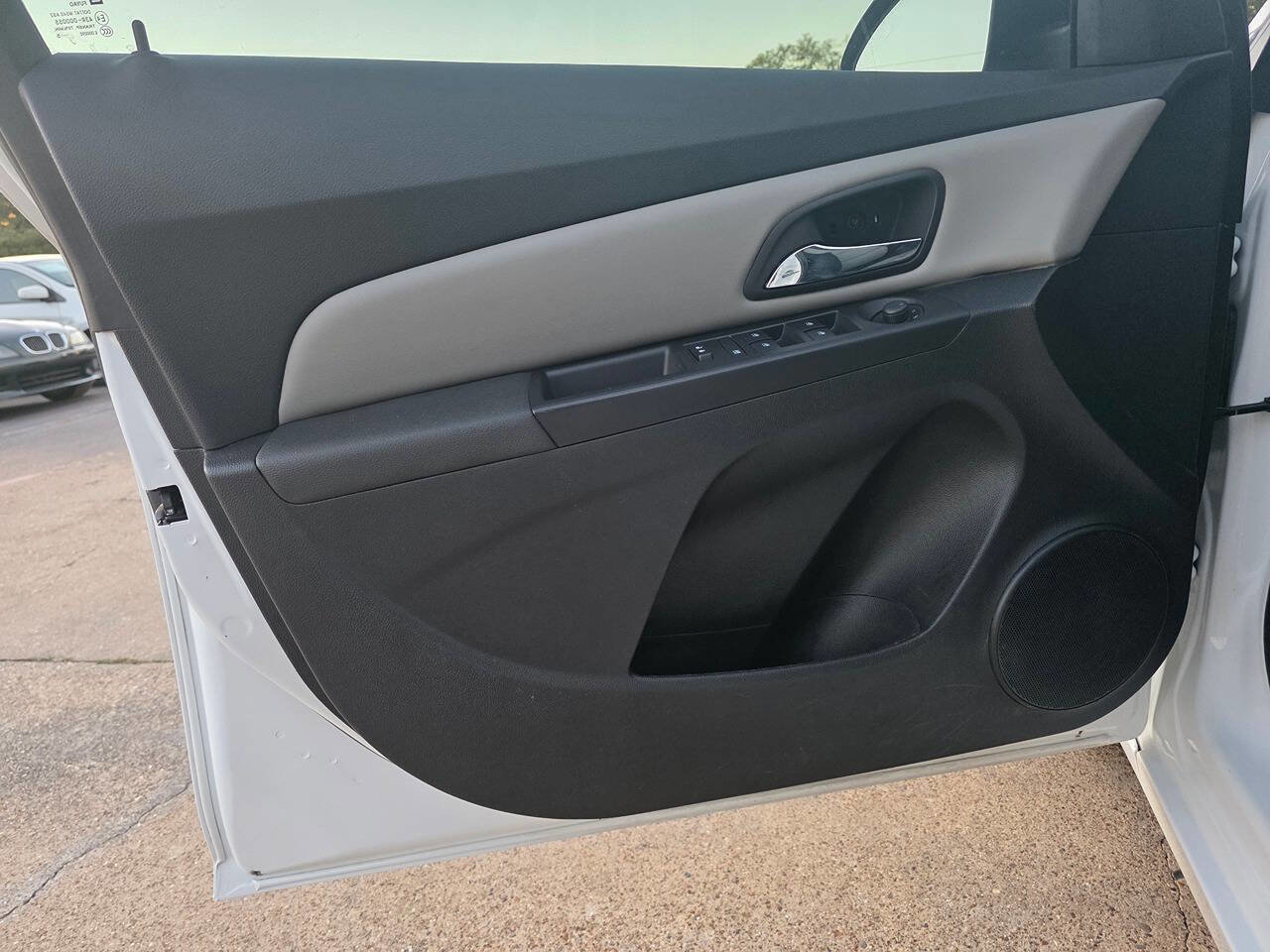 Used 2016 Chevrolet Cruze LS image 11