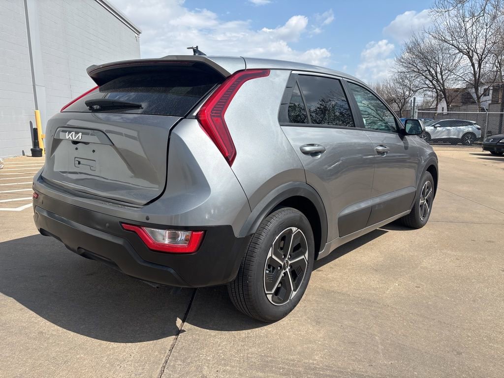 Used 2025 Kia Niro LX image 7