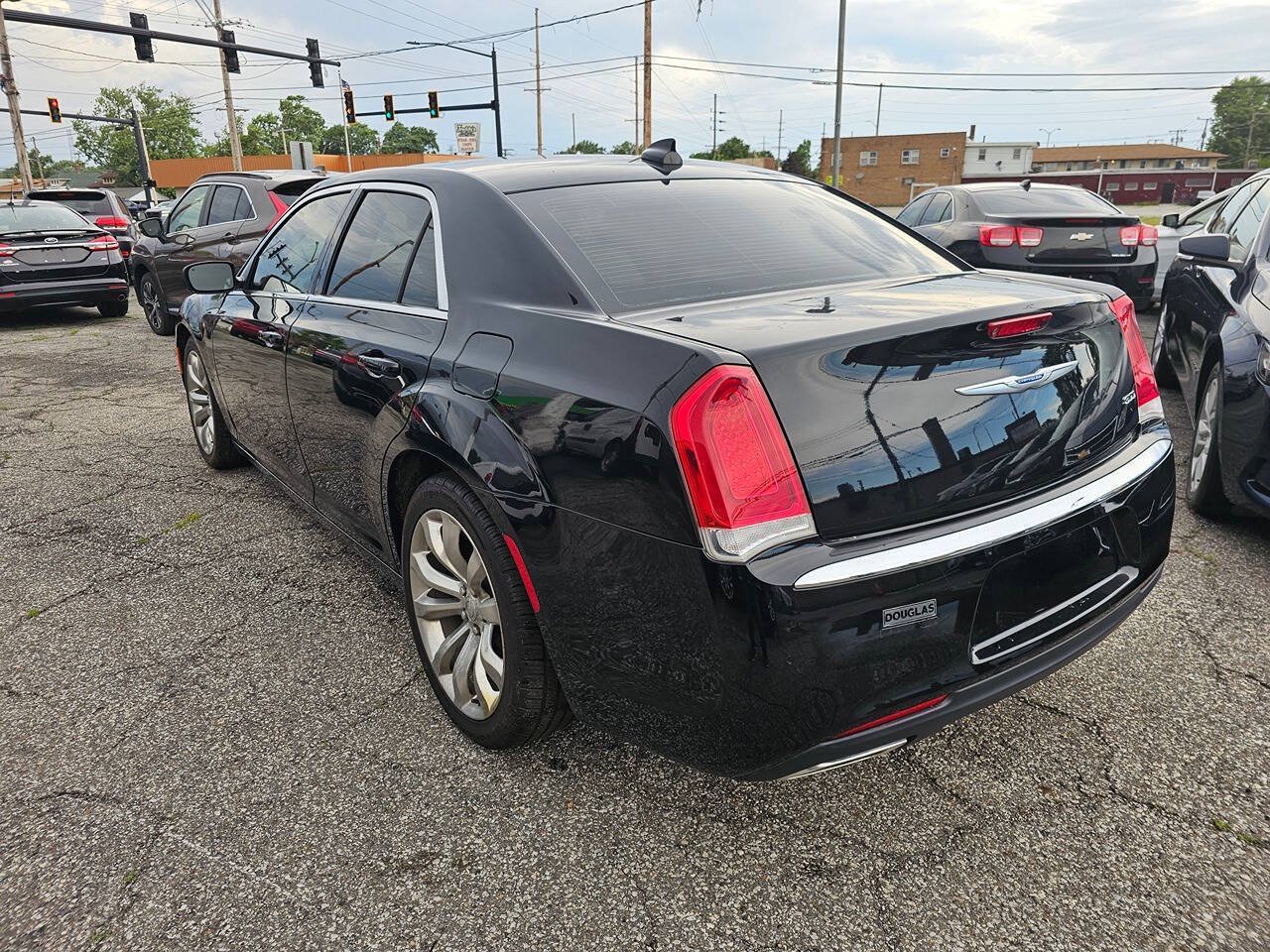 Used 2019 Chrysler 300 Touring w/ Quick Order Package 2EF RWD image 5