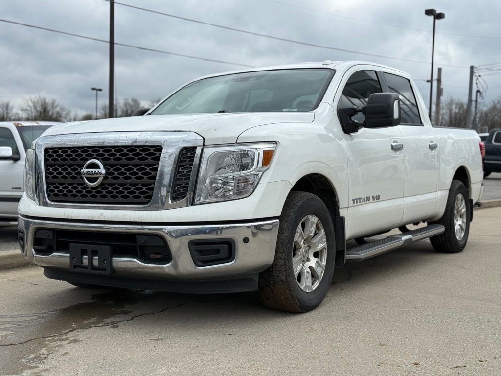 Used 2018 Nissan Titan SV w/ SV Convenience Package RWD image 2