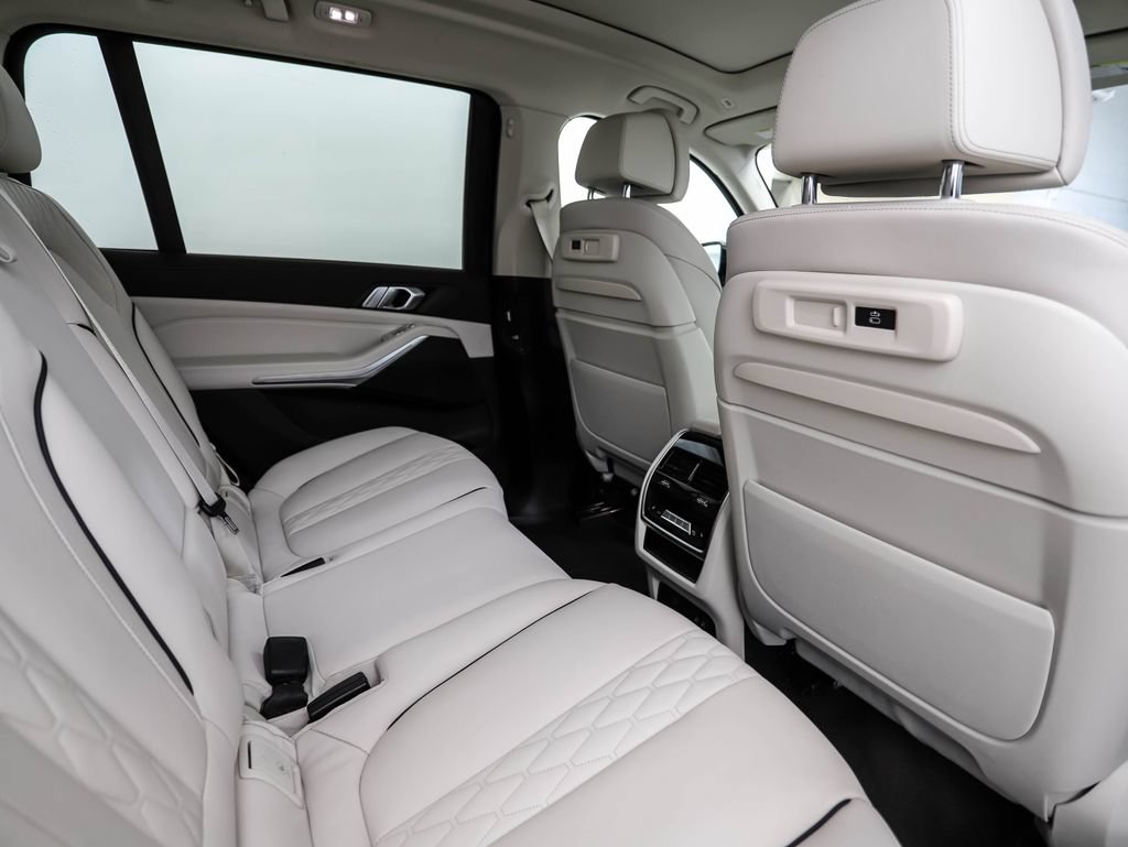 Used 2022 BMW X7 xDrive40i w/ Premium Package AWD/4WD image 32