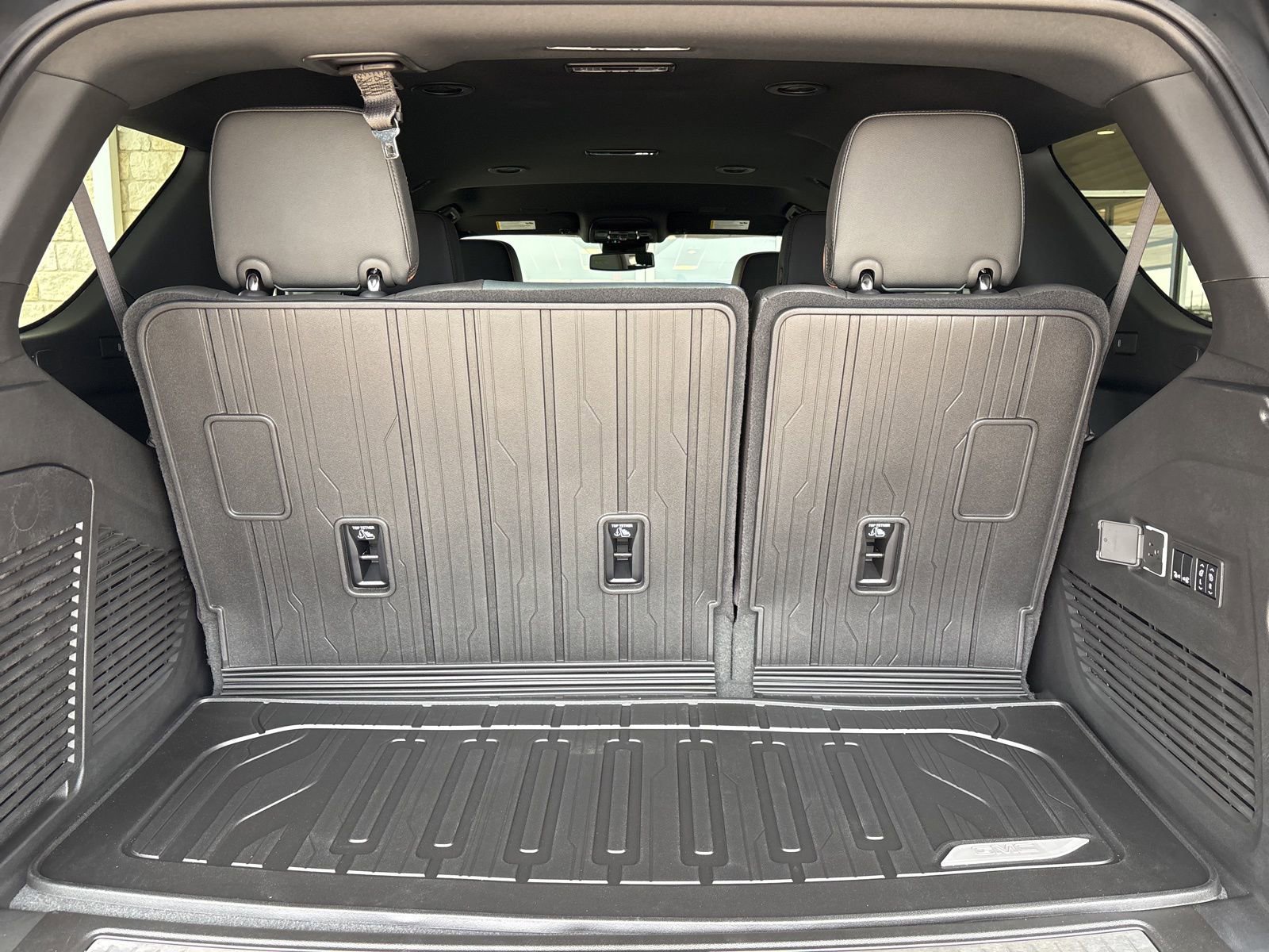 New 2026 GMC Yukon AT4 w/ LPO, Floor Liner Package image 20