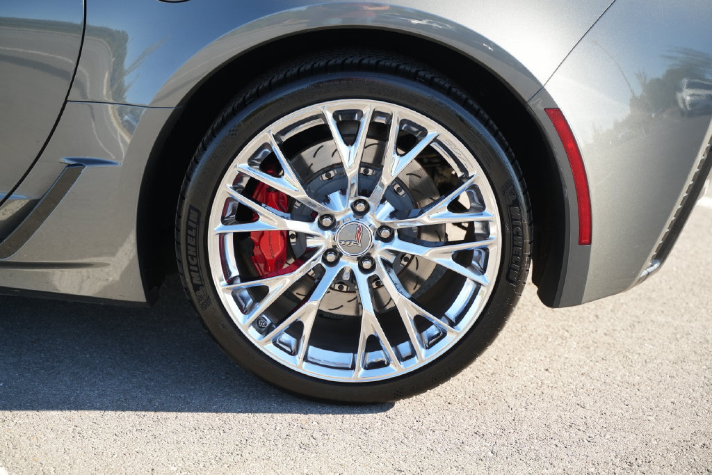 Used 2016 Chevrolet Corvette Z06 w/ 3LZ Preferred Equipment Group RWD image 41