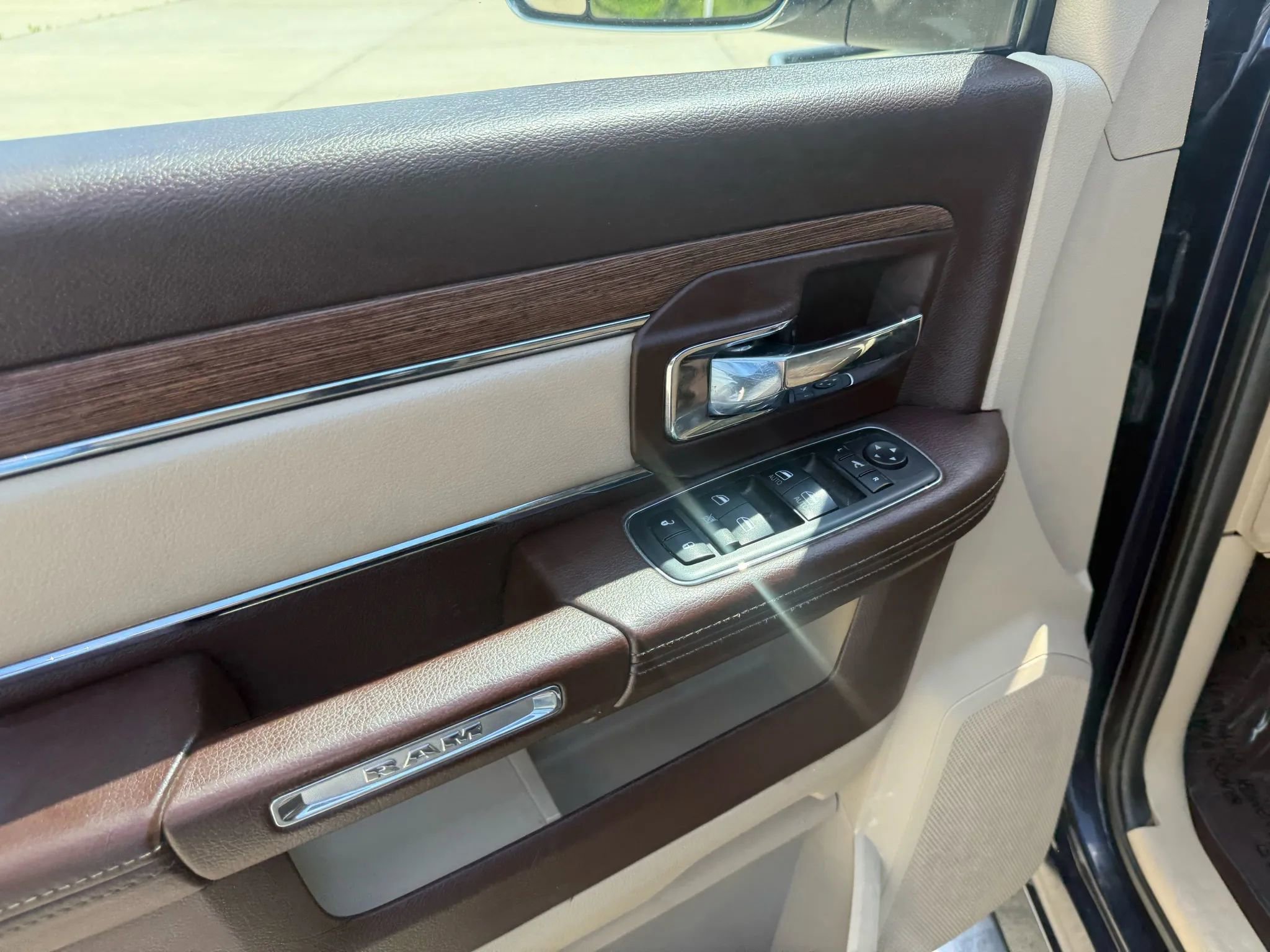 Used 2018 RAM 3500 Laramie image 19