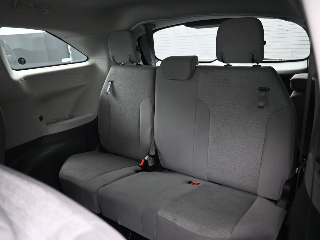 Certified 2024 Toyota Sienna LE image 30