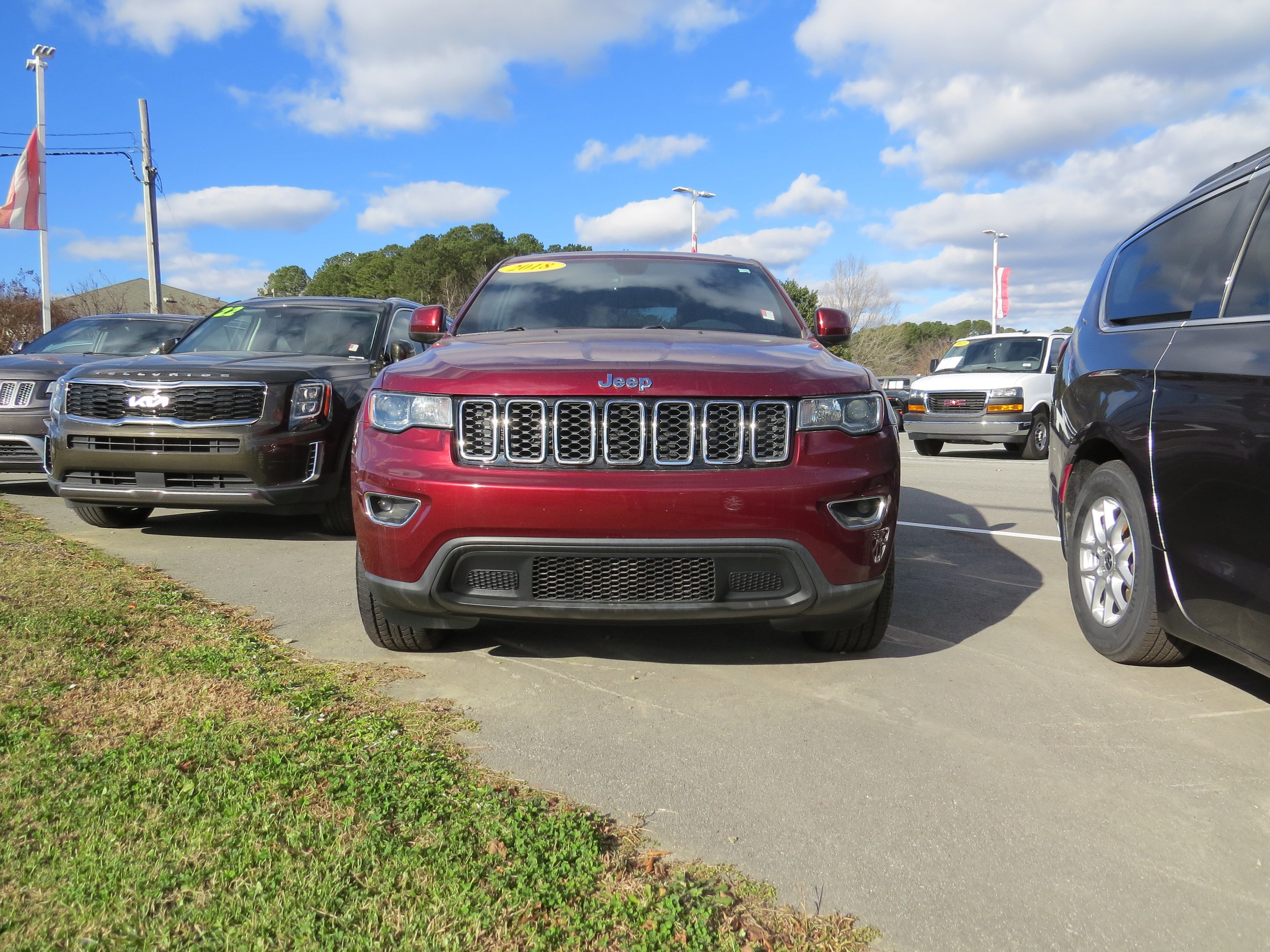 Used 2018 Jeep Grand Cherokee Laredo image 4