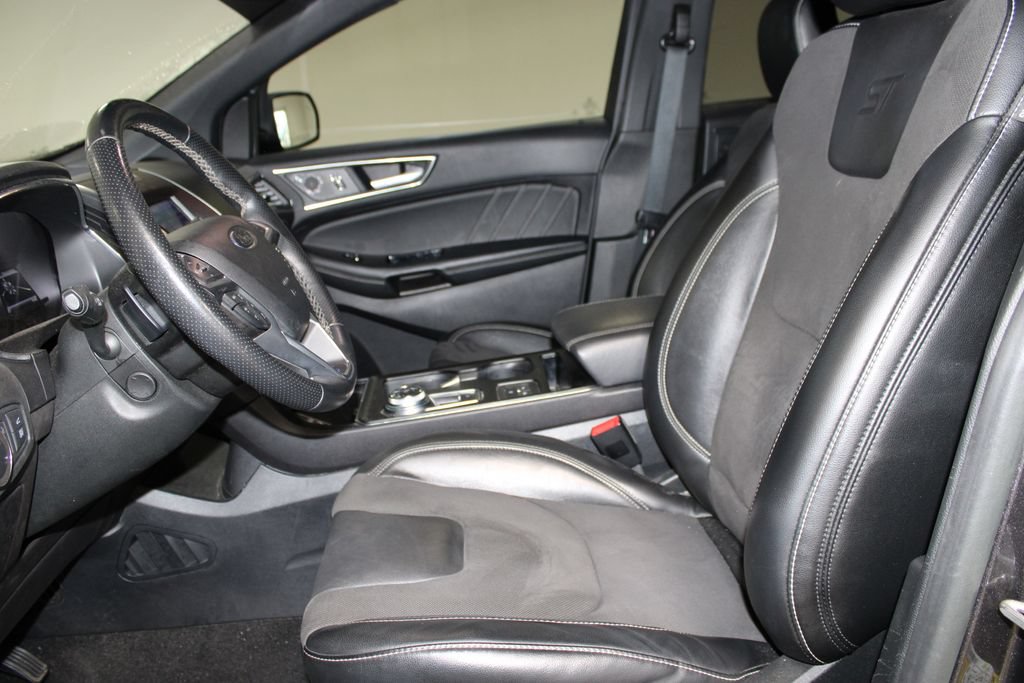 Used 2020 Ford Edge ST w/ Equipment Group 401A AWD/4WD image 16