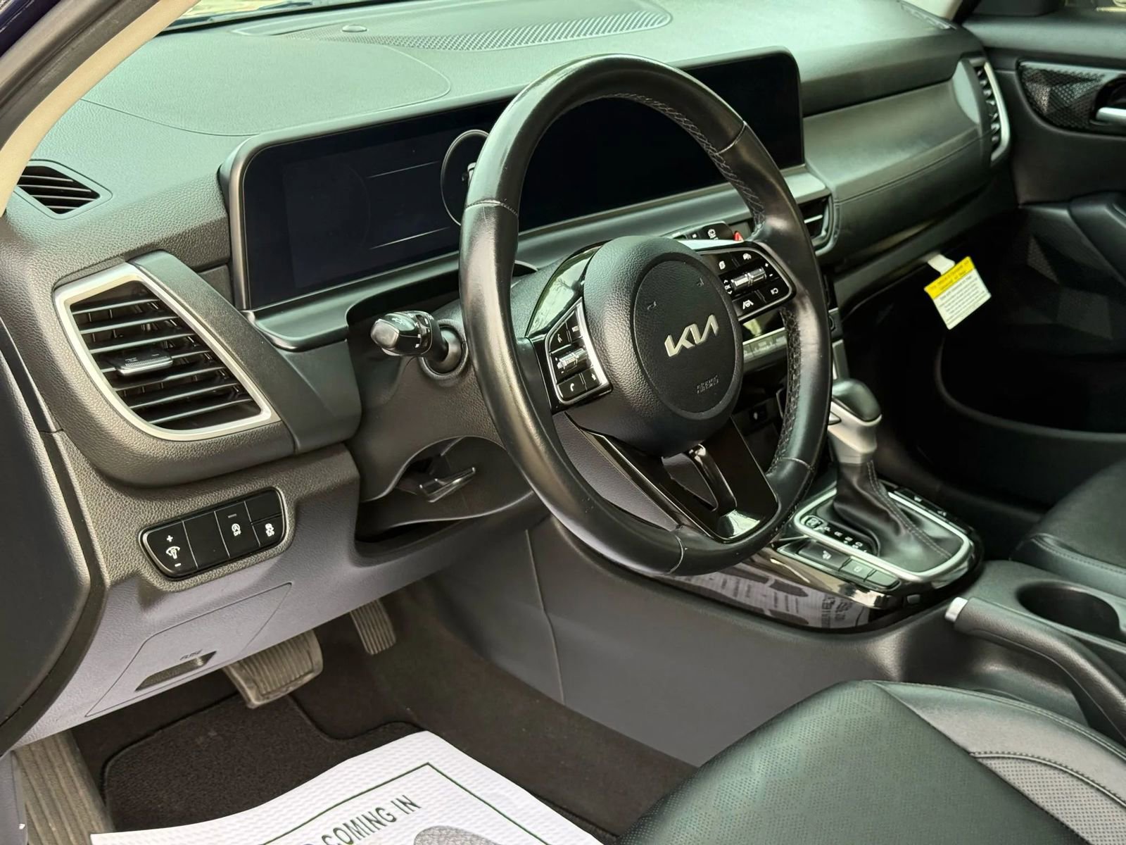 Used 2024 Kia Seltos EX image 17