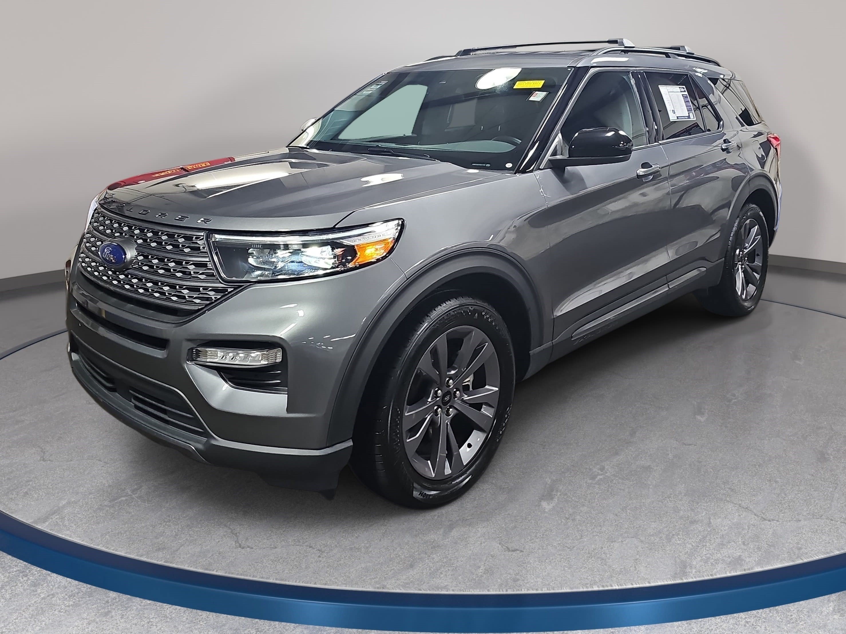 Used 2024 Ford Explorer XLT w/ Equipment Group 202A RWD image 1