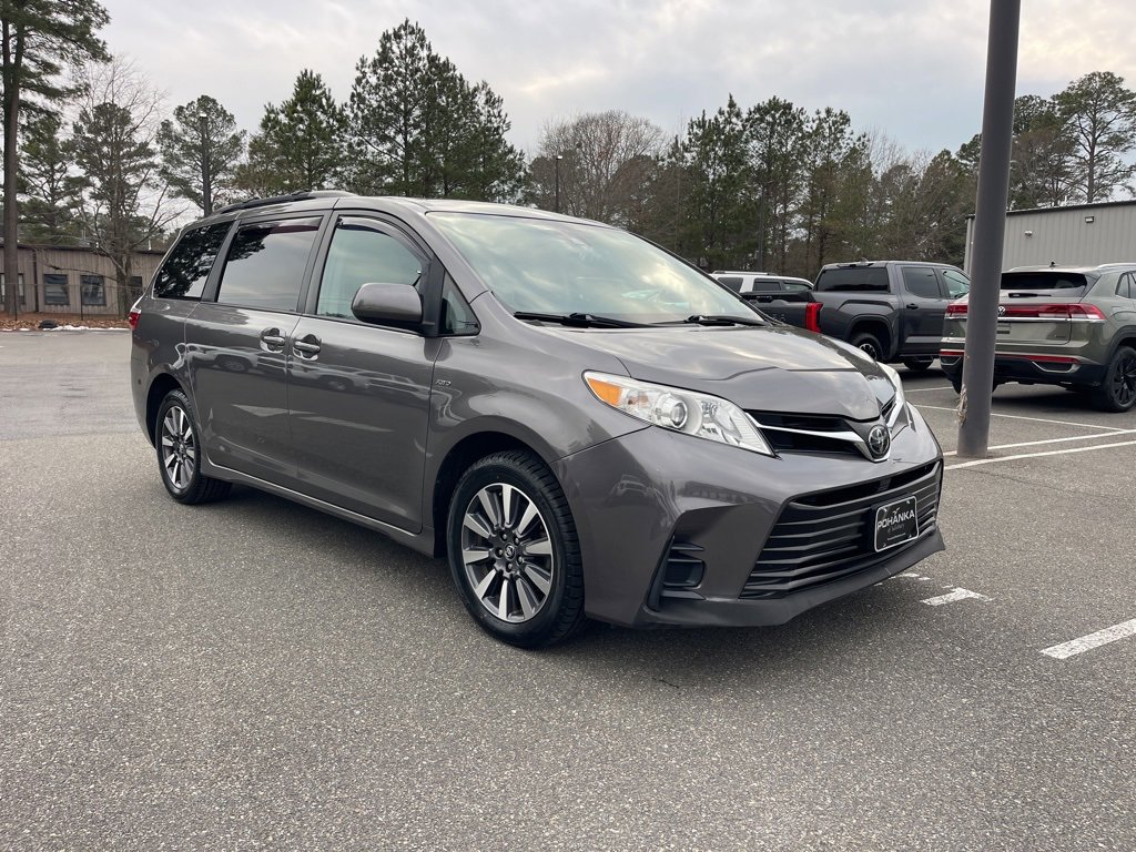 Used 2018 Toyota Sienna LE image 6