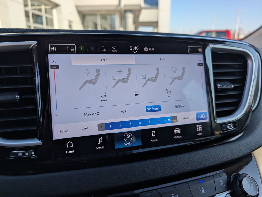 Used 2024 Chrysler Pacifica Touring-L image 24