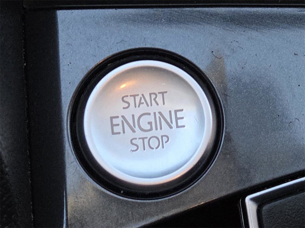 Used 2020 Volkswagen Tiguan SE image 30