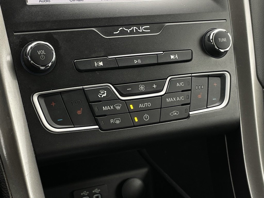 Used 2019 Ford Fusion SE image 18