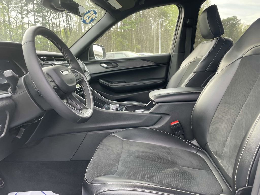 Certified 2025 Jeep Grand Cherokee Altitude image 25