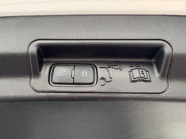 Used 2021 Ford Explorer XLT image 44