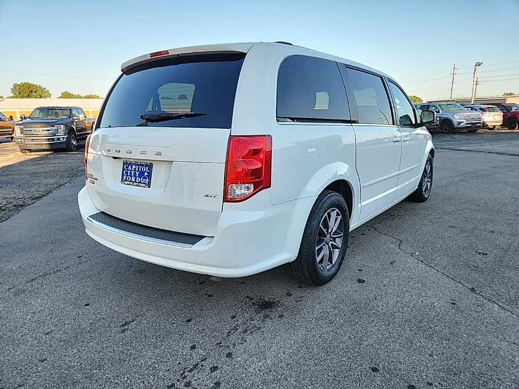Used 2017 Dodge Grand Caravan SXT FWD image 5