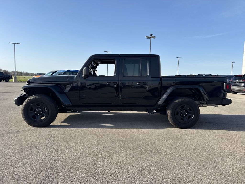 Used 2025 Jeep Gladiator Sport image 3