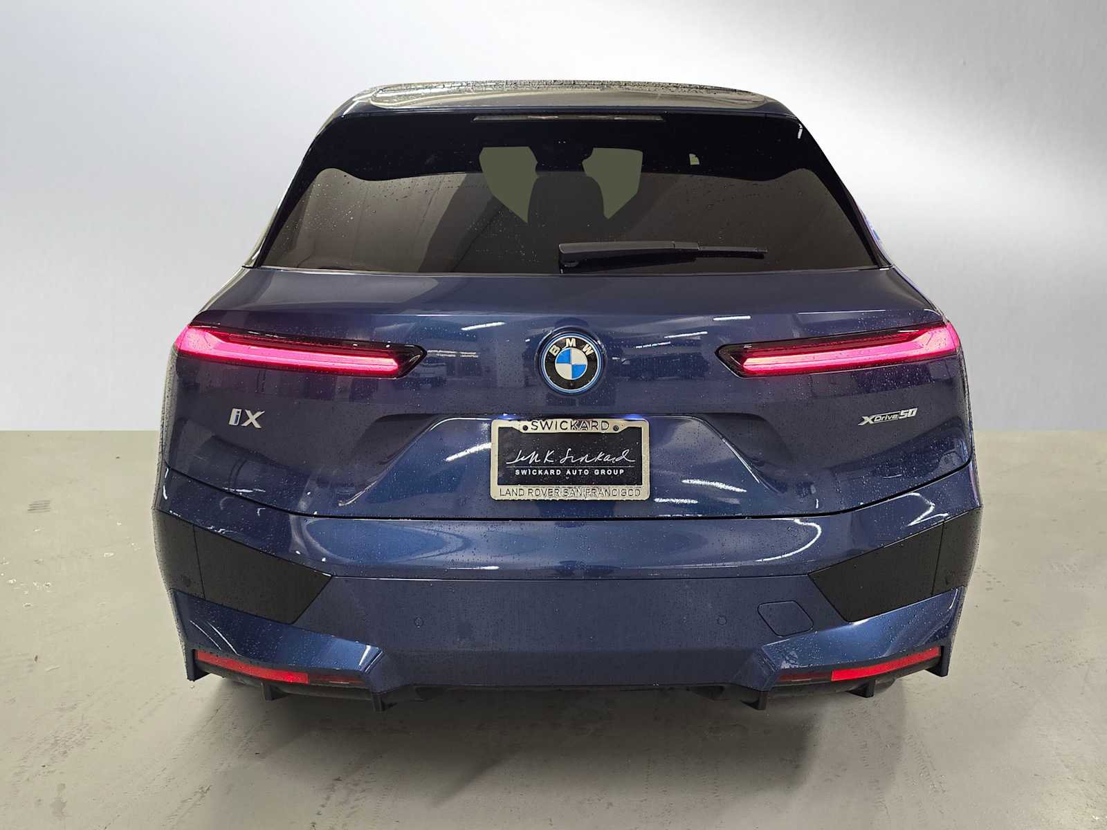 Used 2025 BMW iX xDrive50 w/ Premium Package image 4