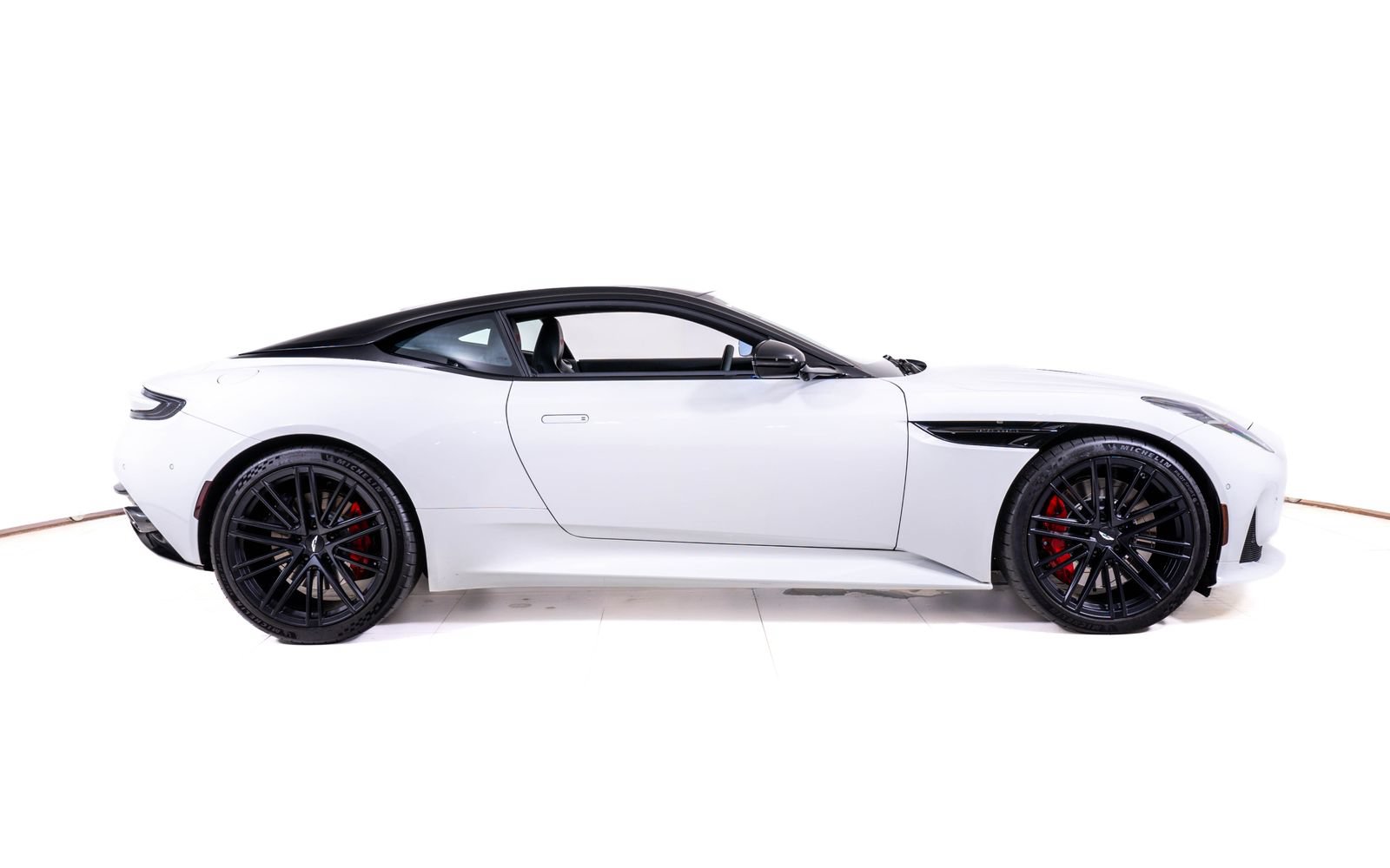 Used 2025 Aston Martin DB12 Coupe RWD image 6