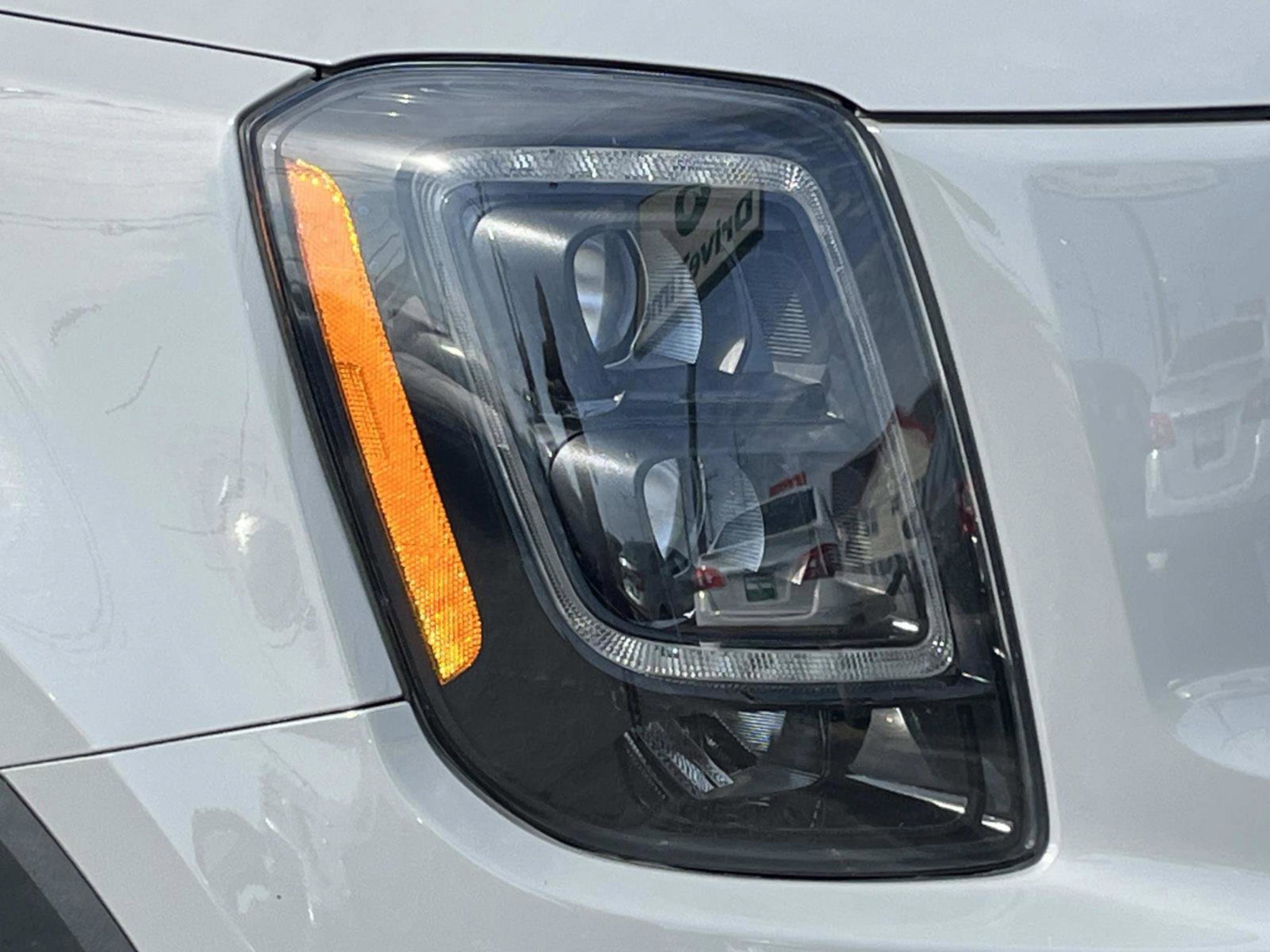 Used 2022 Kia Telluride SX w/ SX Prestige Package image 9