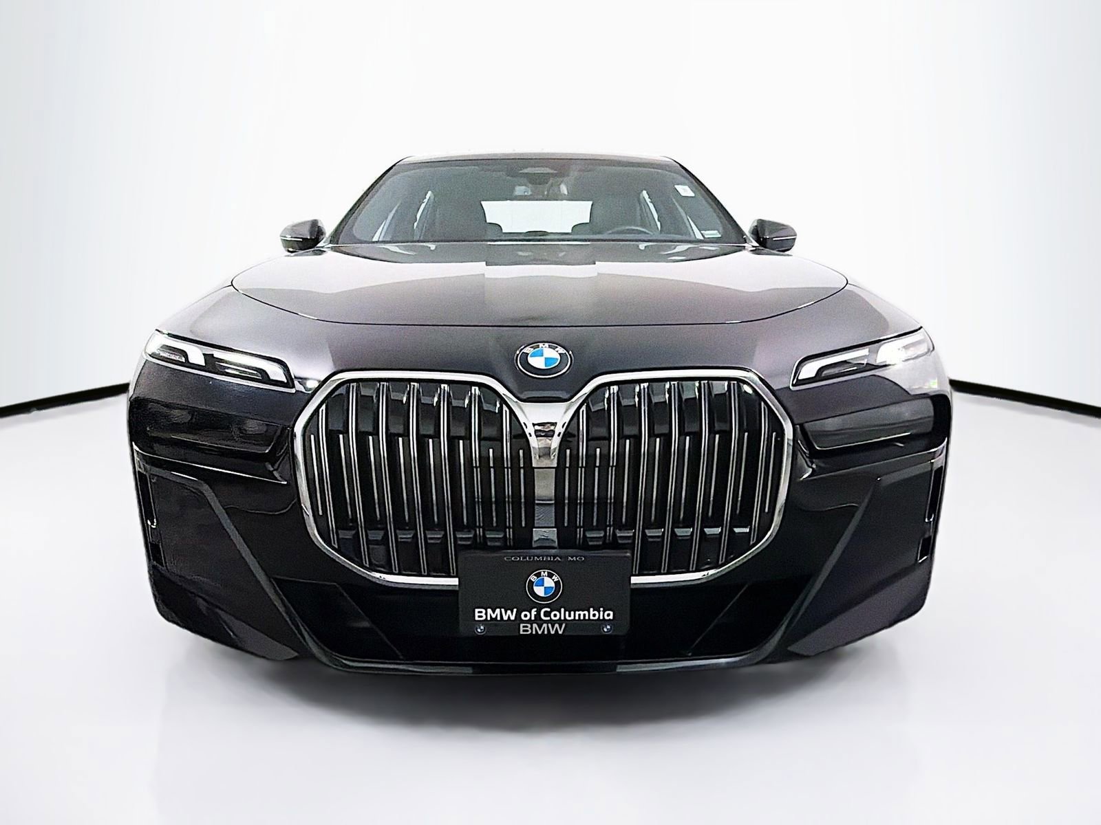 Used 2025 BMW 740i xDrive image 2