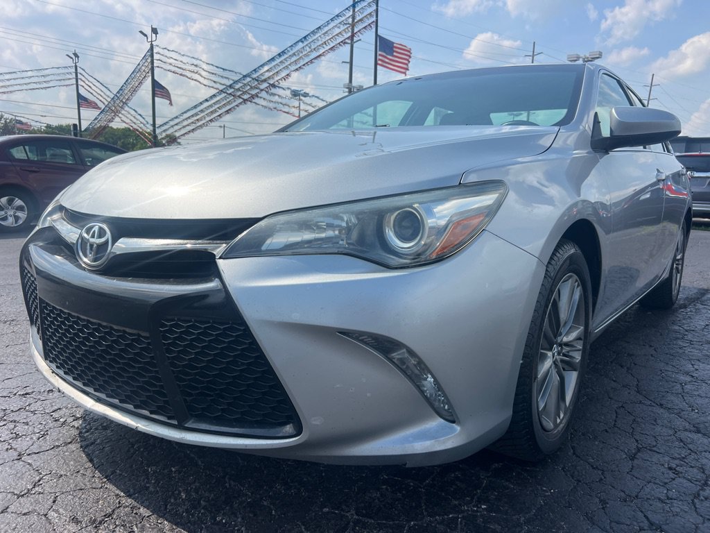 Used 2015 Toyota Camry SE FWD image 3