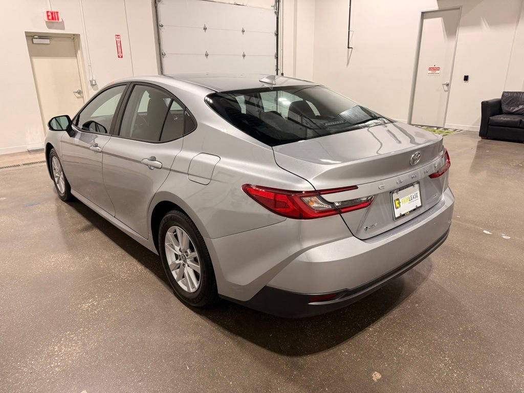 Used 2025 Toyota Camry LE image 7