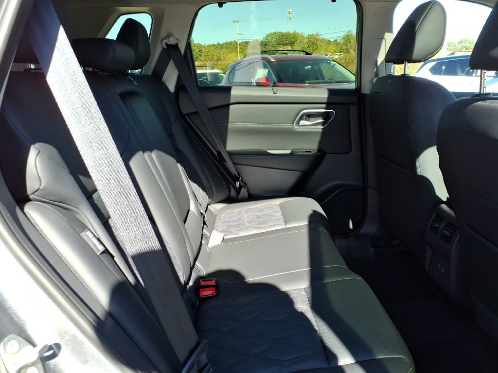 New 2026 Nissan Rogue Platinum AWD/4WD image 9