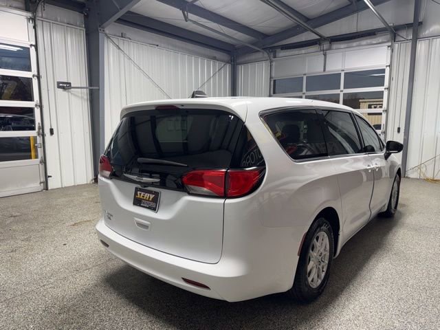 Used 2024 Chrysler Voyager LX image 22