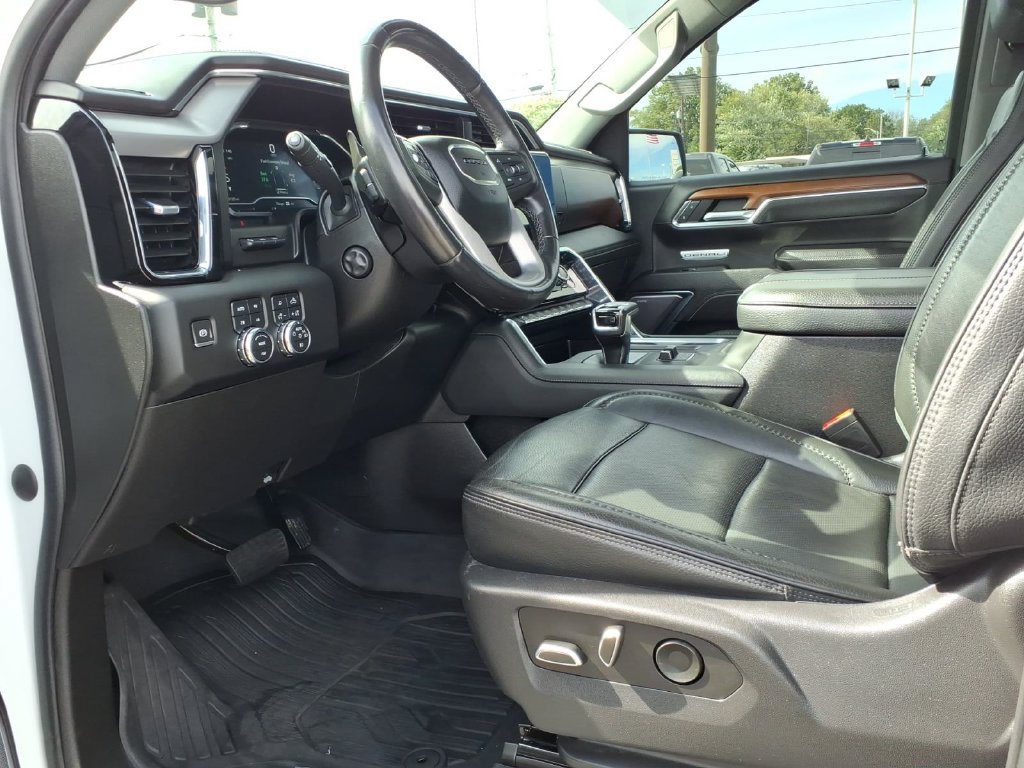 Used 2023 GMC Sierra 1500 Denali w/ Technology Package AWD/4WD image 16