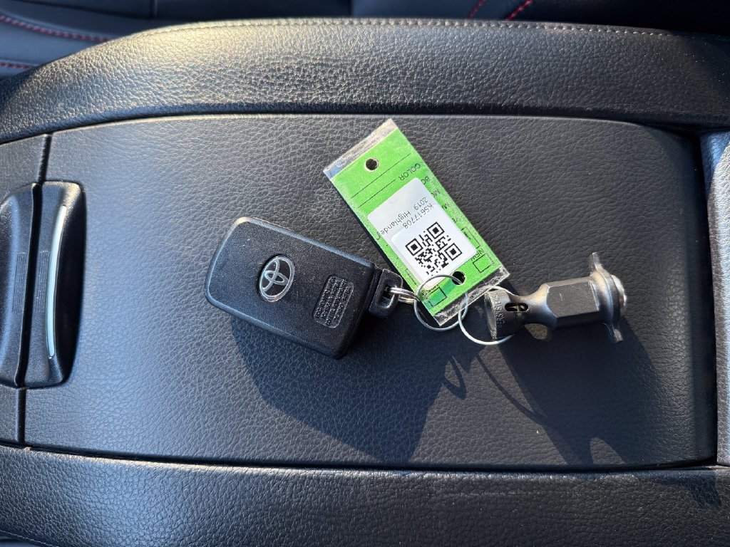 Used 2019 Toyota Highlander SE AWD/4WD image 35