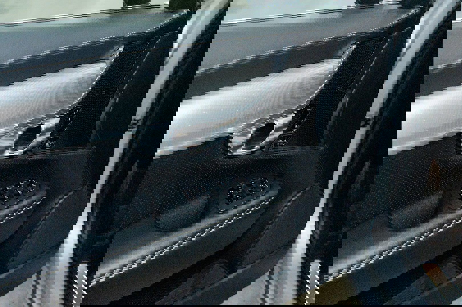 Used 2019 Volvo V90 T5 R-Design w/ Protection Package Premier image 17