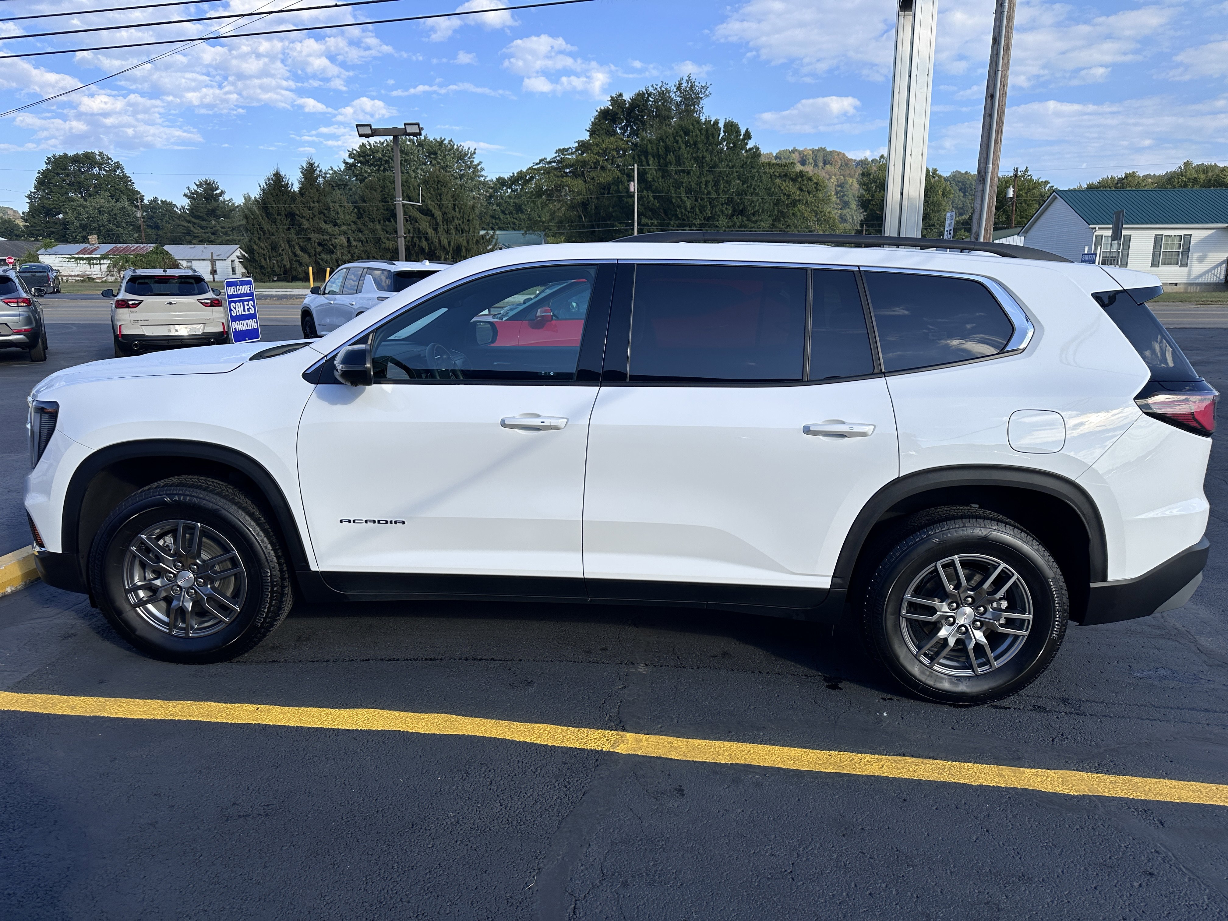 Used 2025 GMC Acadia Elevation image 5